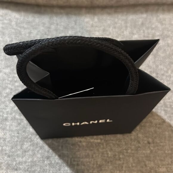 Chanel Black and White Shopping Bag - Picture 5 of 7